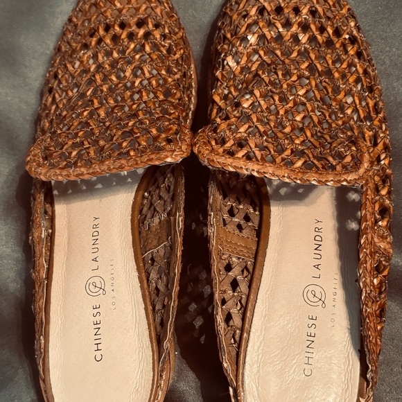 CHINESE LAUNDRY SLIDES - Picture 1 of 4